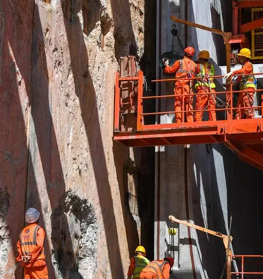 小型吊運(yùn)機(jī)和倒鏈走進(jìn)地下裝配式車站